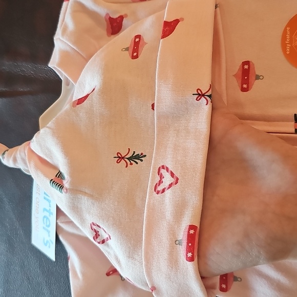 E Two Piece Footed Pajamas With Hat size 6 months of age Christmas - Picture 2 of 8